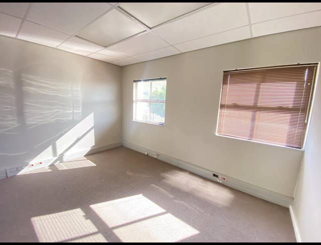 136M² OFFICE TO LET IN STEENBERG